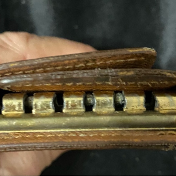 Louis Vuitton Monogram Key Holder - Picture 4 of 8